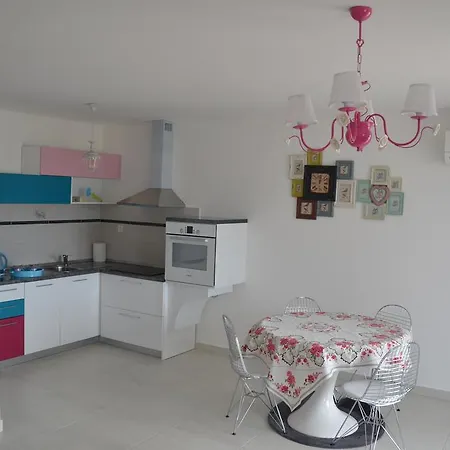 Lily Apartmán